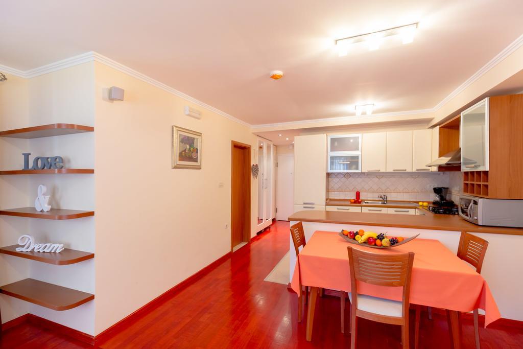 Leona & Borna'S Central Lapad Suites Dubrovnik Exteriör bild