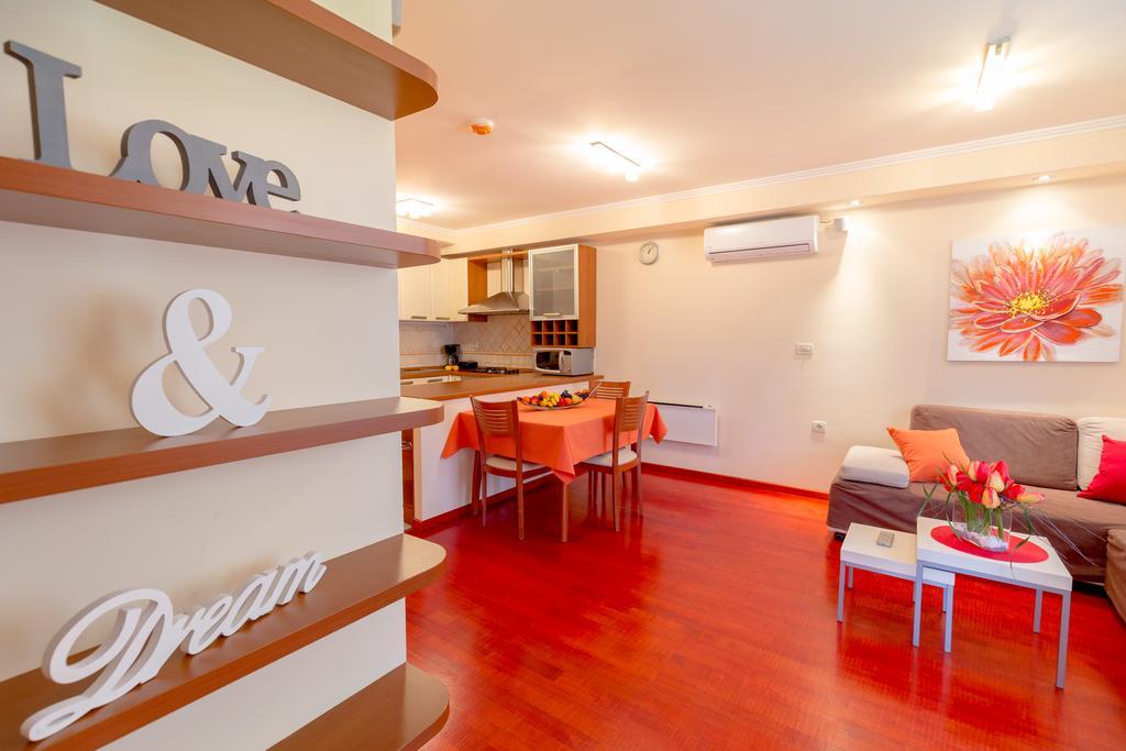 Leona & Borna'S Central Lapad Suites Dubrovnik Exteriör bild